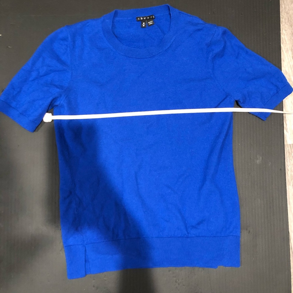Theory size M wool short sleeves